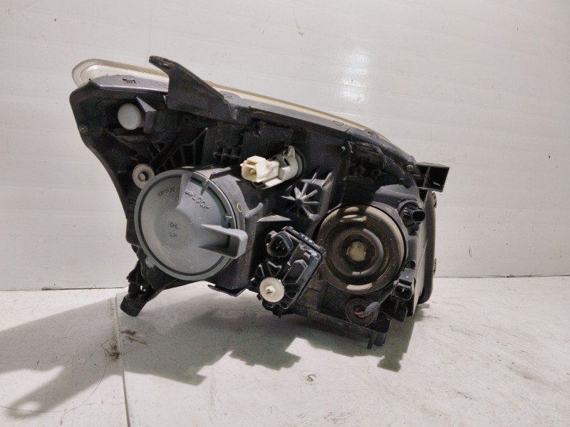 Recambio de faro izquierdo para toyota avensis berlina (t25) referencia OEM IAM    Recambio de faro izquierdo para toyota avensis berlina (t25) referencia OEM IAM