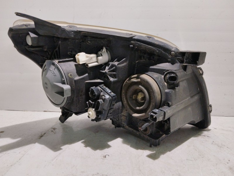 Recambio de faro izquierdo para toyota avensis berlina (t25) referencia OEM IAM    Recambio de faro izquierdo para toyota avensis berlina (t25) referencia OEM IAM