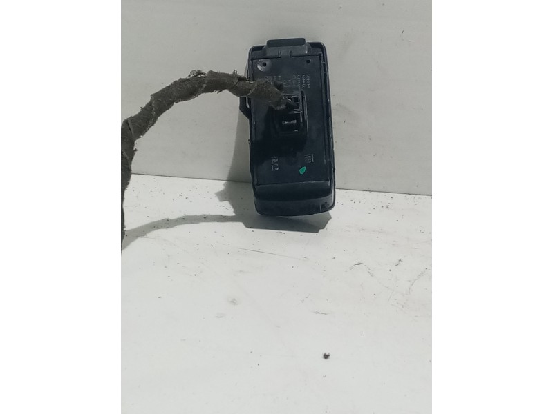 Recambio de mando elevalunas trasero derecho para opel insignia berlina 2.0 cdti cat referencia OEM IAM 13222231  