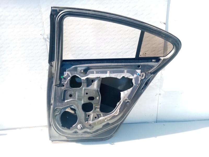 Recambio de puerta trasera derecha para opel insignia berlina 2.0 cdti cat referencia OEM IAM 124101  