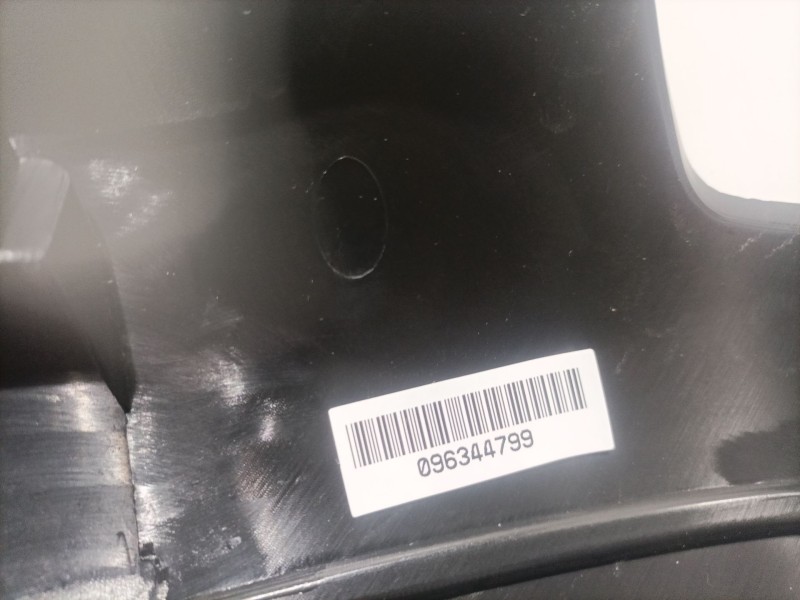 Recambio de carenado delantero derecho para iveco daily furgón referencia OEM IAM 41421402  