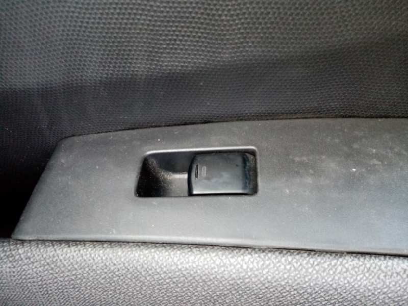 Recambio de mando elevalunas delantero derecho para nissan micra (k12e) 1.2 cat referencia OEM IAM 80960AX100  