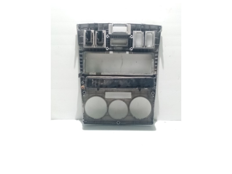 Recambio de mascara central de salpicadero para hyundai coupe (gk) 1.6 16v cat referencia OEM IAM 2C500550  