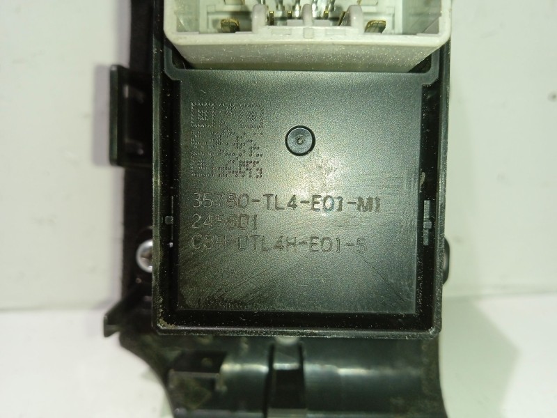 Recambio de mando elevalunas trasero izquierdo para honda accord viii station wagon (cw) 2.2 i-dtec (cw3) referencia OEM IAM 357