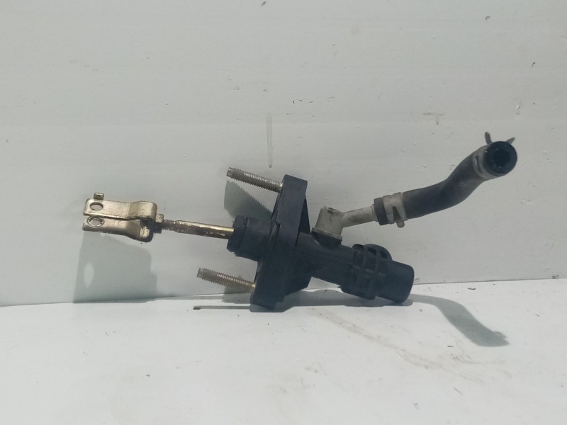 Recambio de bomba embrague para toyota yaris (ncp1/nlp1/scp1) 1.0 cat referencia OEM IAM 679841  