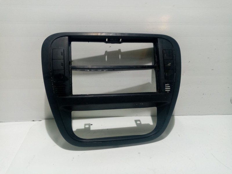 Recambio de mascara central de salpicadero para citroën c2 hdi referencia OEM IAM 9653074277  