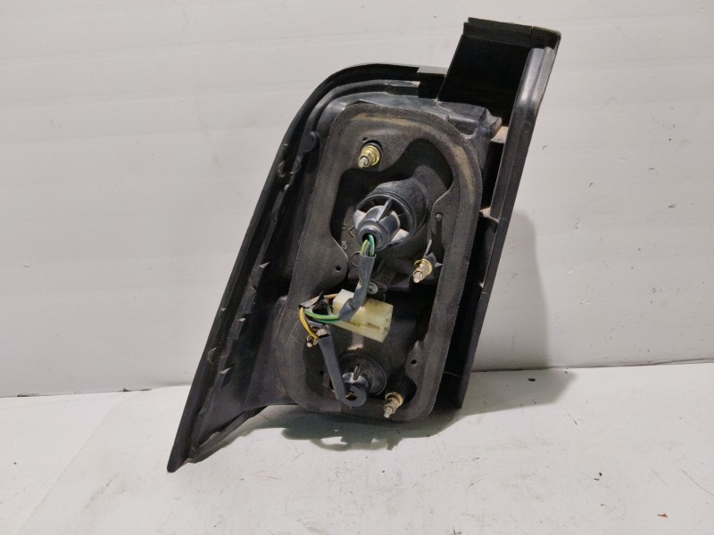 Recambio de piloto trasero derecho para ssangyong musso referencia OEM IAM 8360205400  