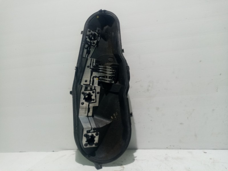 Recambio de portalamparas para peugeot 107 urban referencia OEM IAM 25689002  