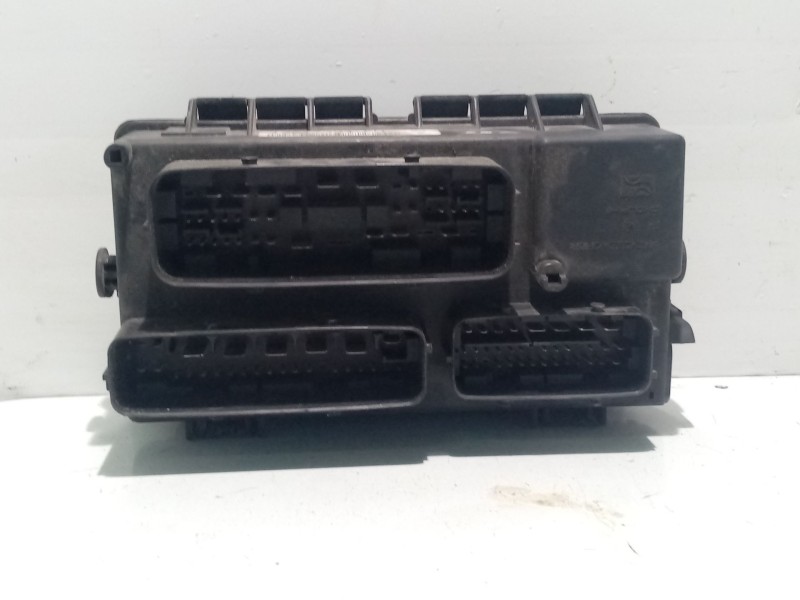 Recambio de caja reles / fusibles para opel corsa d referencia OEM IAM 13217394EH  