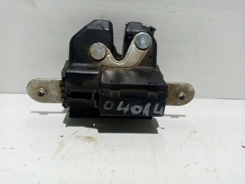 Recambio de cerradura maletero / porton para opel corsa d referencia OEM IAM 55701971  