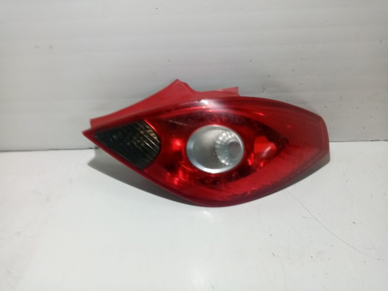 Recambio de piloto trasero derecho para opel corsa d referencia OEM IAM 13186351  