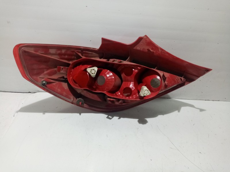 Recambio de piloto trasero derecho para opel corsa d referencia OEM IAM 13186351  