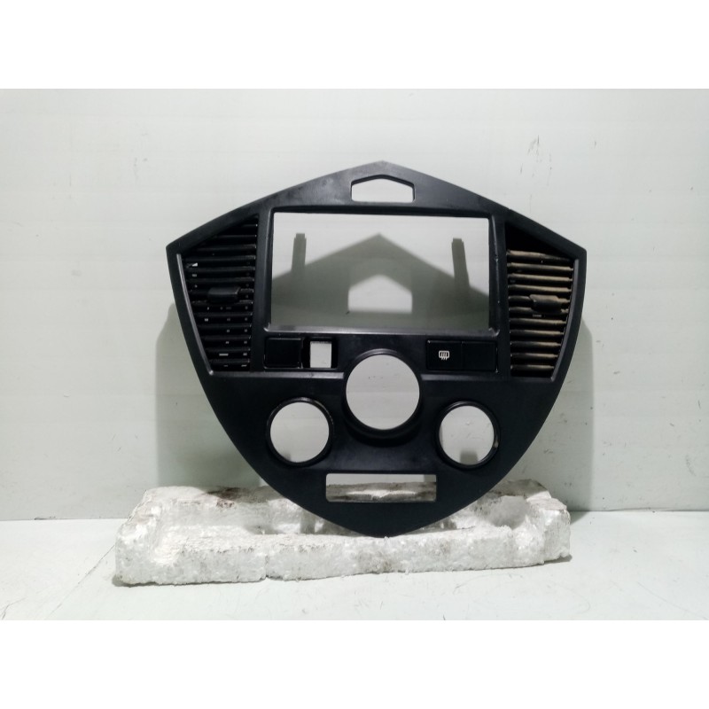 Recambio de mascara central de salpicadero para kia carens 2.0 turbodiesel cat referencia OEM IAM 0K2FA55210  