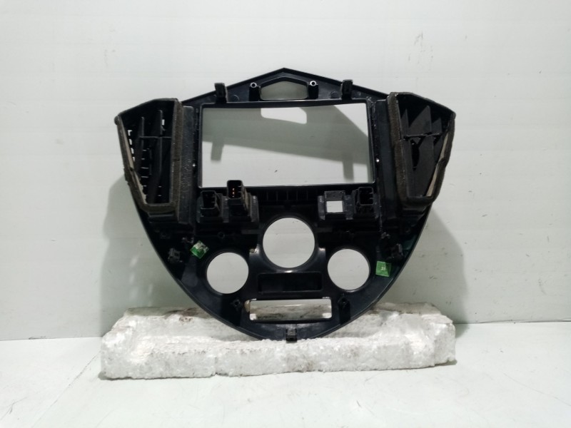 Recambio de mascara central de salpicadero para kia carens 2.0 turbodiesel cat referencia OEM IAM 0K2FA55210  