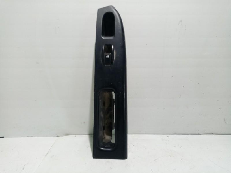 Recambio de mando elevalunas trasero izquierdo para kia carens 2.0 turbodiesel cat referencia OEM IAM 0K2FA66370  