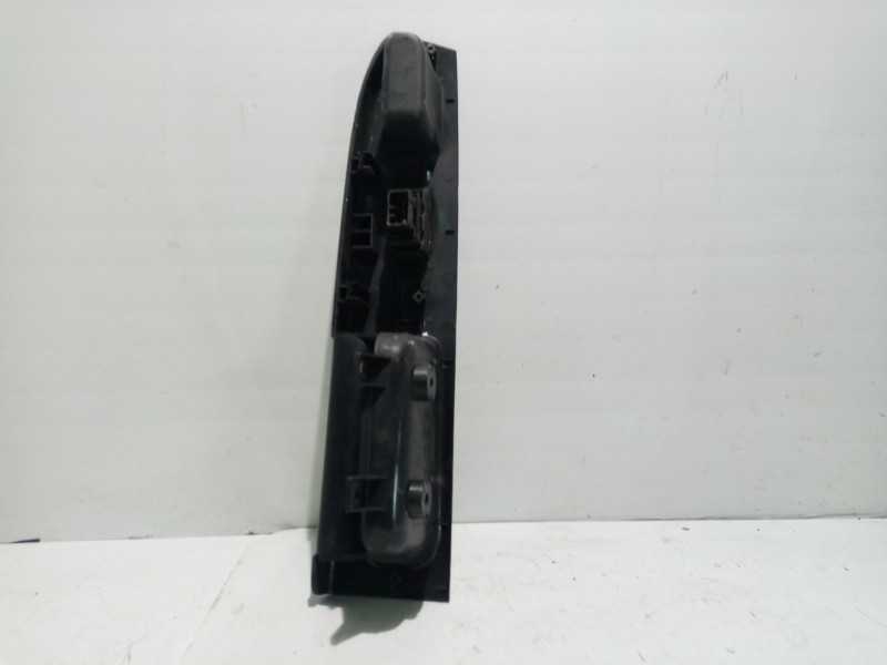 Recambio de mando elevalunas trasero izquierdo para kia carens 2.0 turbodiesel cat referencia OEM IAM 0K2FA66370  