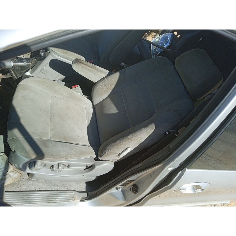 Recambio de asiento delantero izquierdo para kia carnival ii (gq) 2.9 crdi referencia OEM IAM 883104D121  