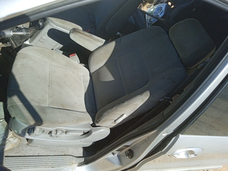 Recambio de asiento delantero izquierdo para kia carnival ii (gq) 2.9 crdi referencia OEM IAM 883104D121  