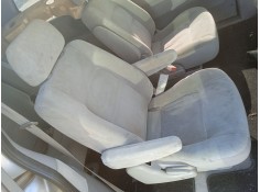 Recambio de asientos trasero derecho para kia carnival ii (gq) 2.9 crdi referencia OEM IAM 0K54K57400MCQ1  