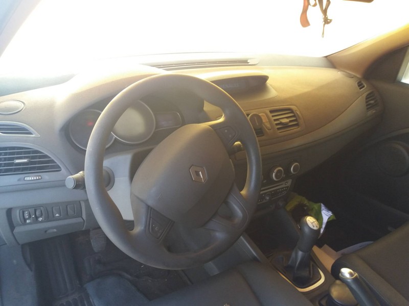 renault megane iii berlina 5 p 1.5 dci diesel cat   |   0.08 - ... | 2008 | 86 cv / 63 kw del año 2008