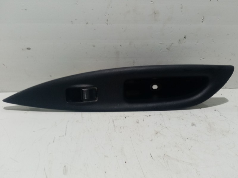 Recambio de mando elevalunas trasero izquierdo para mazda 6 berlina (gg) 2.0 diesel cat referencia OEM IAM 3583X49  