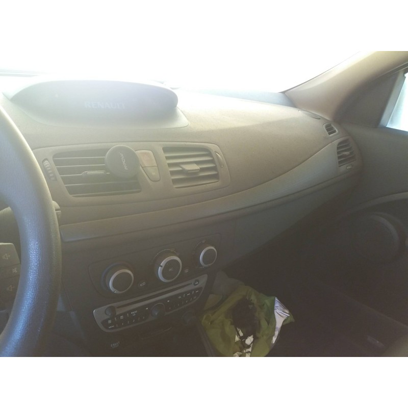 renault megane iii berlina 5 p 1.5 dci diesel cat   |   0.08 - ... | 2008 | 86 cv / 63 kw del año 2008