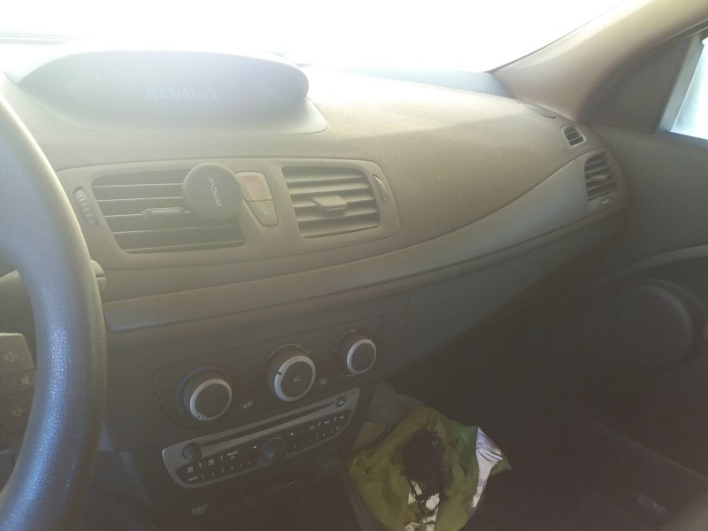 renault megane iii berlina 5 p 1.5 dci diesel cat   |   0.08 - ... | 2008 | 86 cv / 63 kw del año 2008