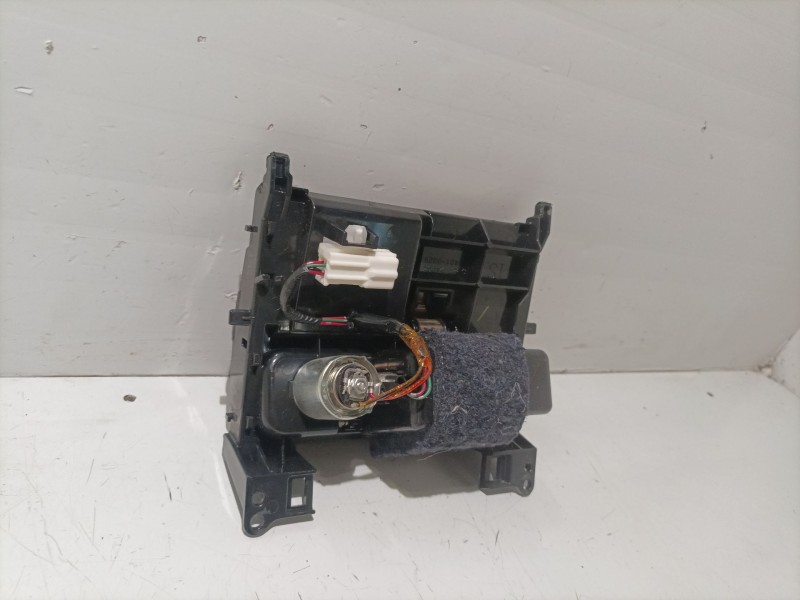 Recambio de cenicero para lexus is ii (_e2_) 250 (gse20) referencia OEM IAM 1A421032G 1A421-032G 