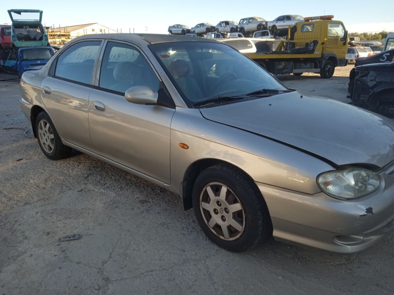 kia shuma sedán (fb) del año 1999