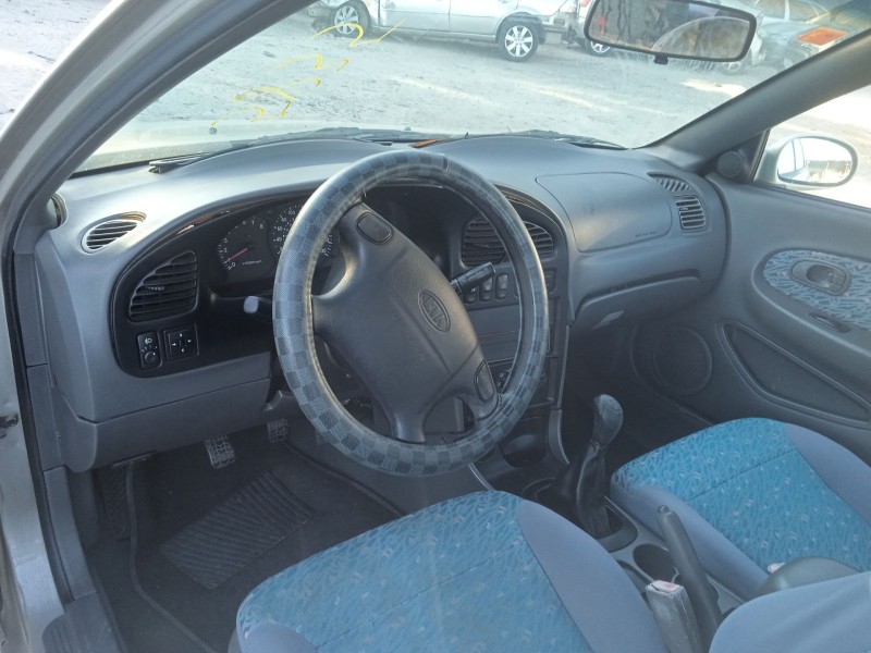 kia shuma sedán (fb) del año 1999