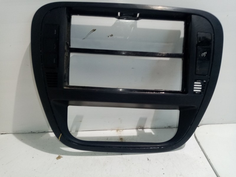 Recambio de mascara central de salpicadero para citroën c3 referencia OEM IAM 9653074277  