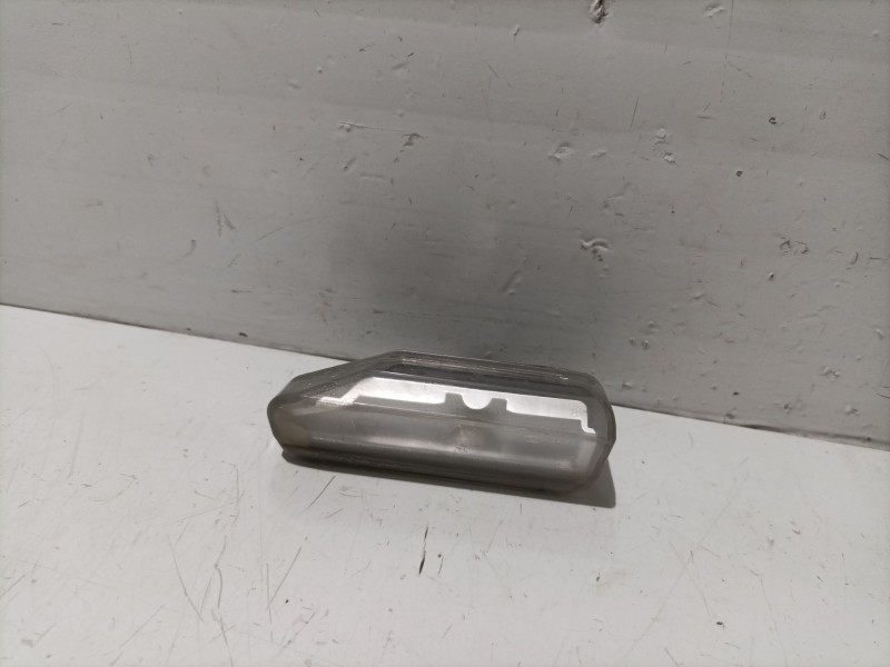 Recambio de piloto matricula para lexus is ii (_e2_) 250 (gse20) referencia OEM IAM 8169053011  