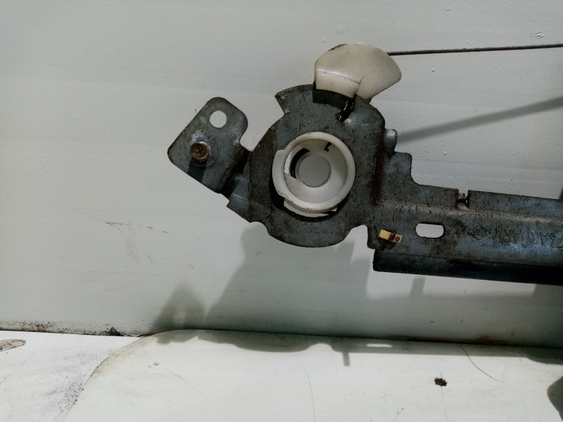 Recambio de elevalunas trasero derecho para renault scenic ii 1.5 dci diesel referencia OEM IAM 8201010934  