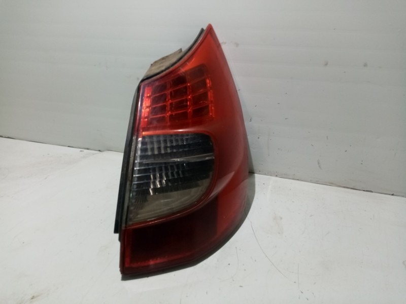 Recambio de piloto trasero derecho para renault scenic ii 1.5 dci diesel referencia OEM IAM 8200127702  