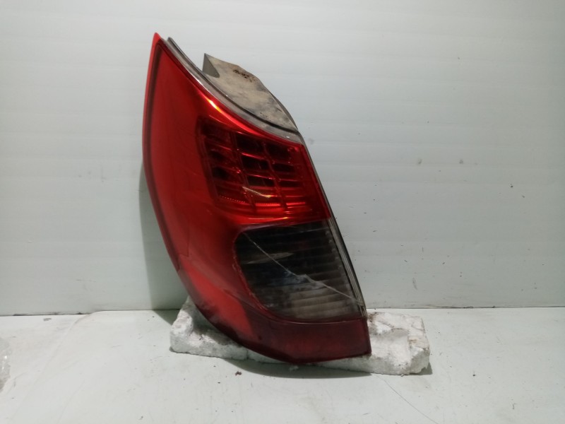 Recambio de piloto trasero izquierdo para renault scenic ii 1.5 dci diesel referencia OEM IAM 8200127704  