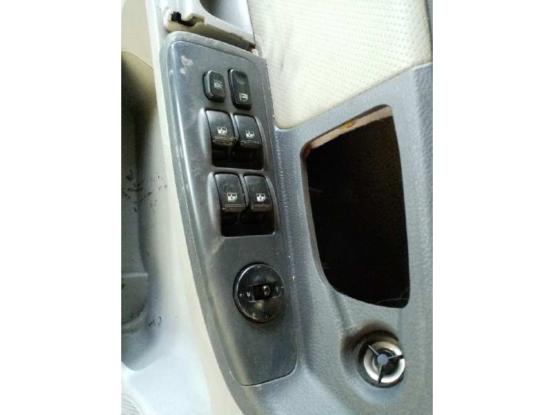 Recambio de mando elevalunas delantero izquierdo para kia cerato 1.6 cat referencia OEM IAM 621W05560  