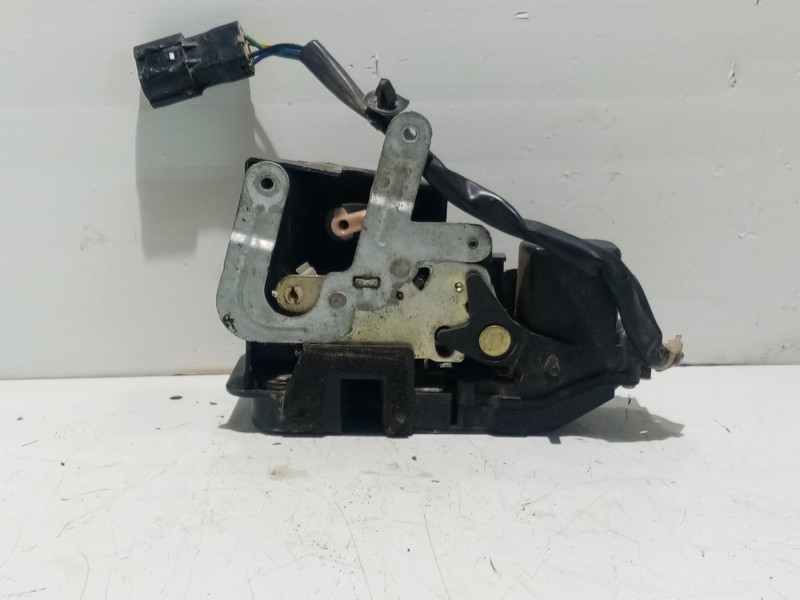 Recambio de cerradura puerta trasera izquierda para kia cerato 1.6 cat referencia OEM IAM 8145225000  