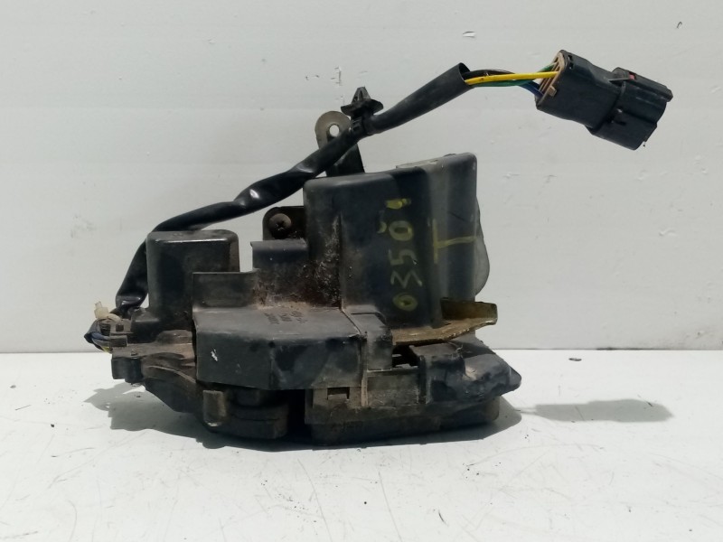 Recambio de cerradura puerta trasera izquierda para kia cerato 1.6 cat referencia OEM IAM 8145225000  