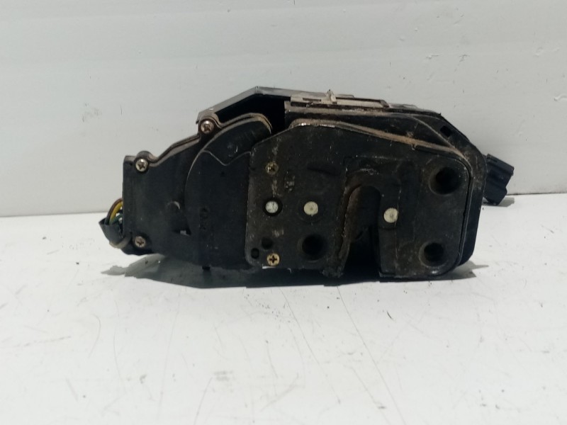 Recambio de cerradura puerta trasera izquierda para kia cerato 1.6 cat referencia OEM IAM 8145225000  