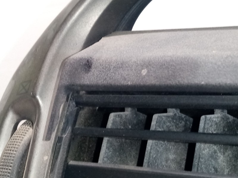 Recambio de mascara central de salpicadero para kia cerato 1.6 cat referencia OEM IAM 2F84410030  