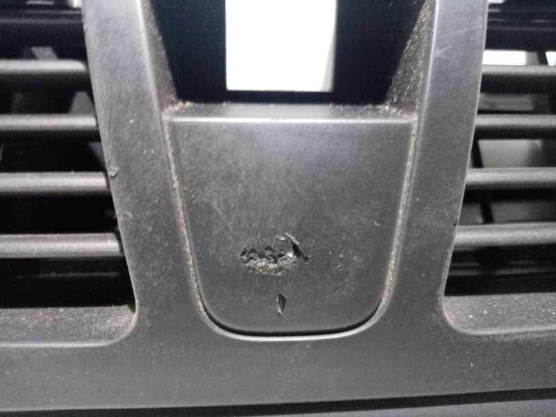 Recambio de mascara central de salpicadero para citroën c4 picasso 1.6 hdi fap referencia OEM IAM 303846  