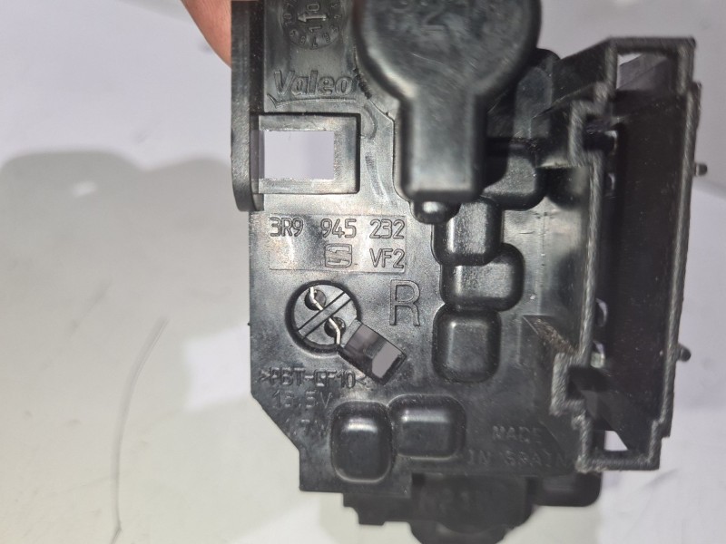 Recambio de portalamparas para seat exeo st (3r5) 2.0 tdi referencia OEM IAM 3R9945232  