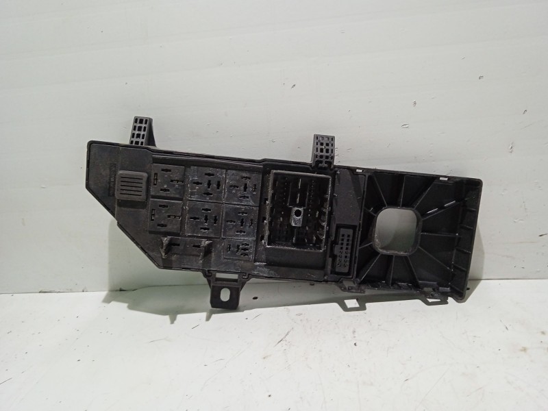 Recambio de caja reles / fusibles para opel vectra c berlina 2.0 dti referencia OEM IAM   