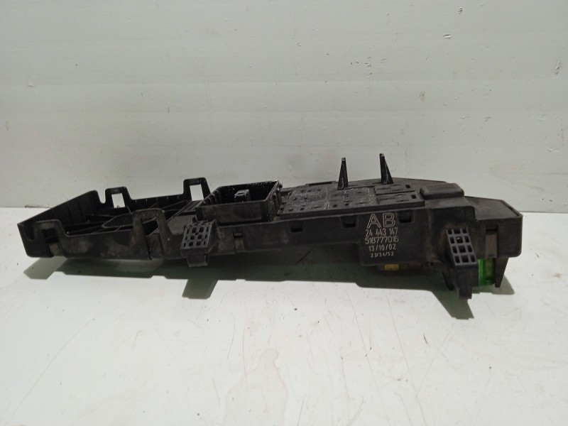Recambio de caja reles / fusibles para opel vectra c berlina 2.0 dti referencia OEM IAM   