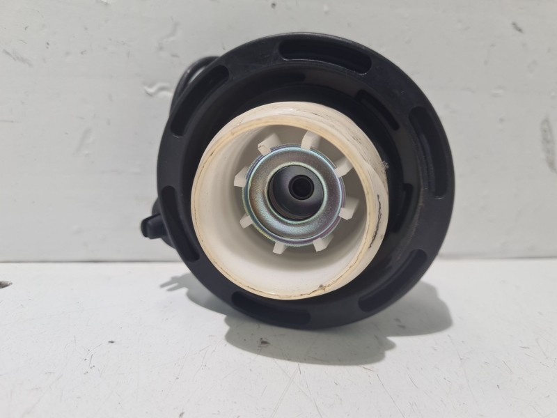 Recambio de tapon combustible para kia cee´d referencia OEM IAM   