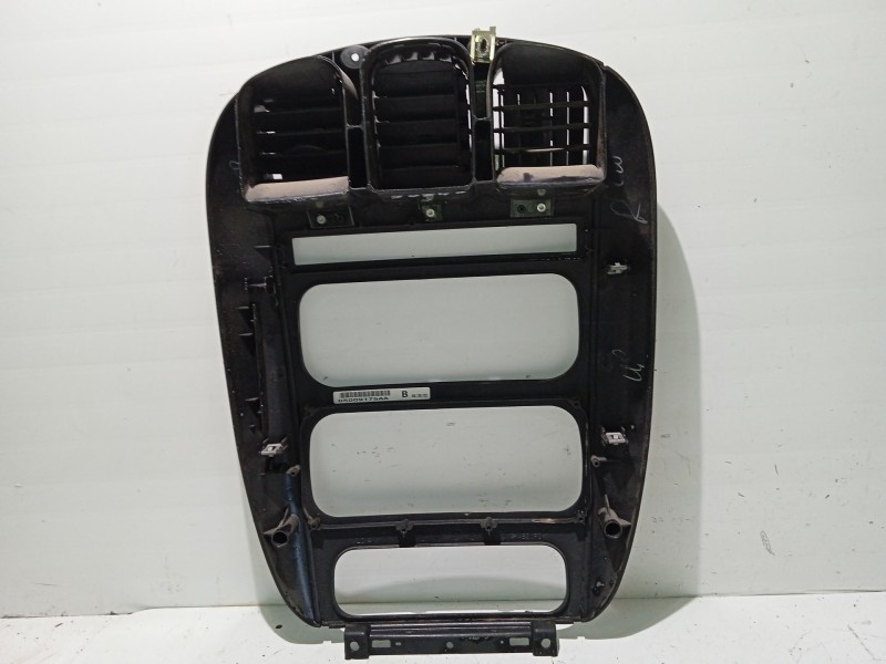 Recambio de mascara central de salpicadero para chrysler voyager (rg) 2.4 cat referencia OEM IAM 05009175AA  