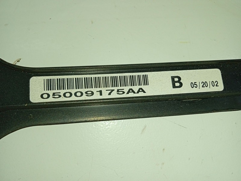 Recambio de mascara central de salpicadero para chrysler voyager (rg) 2.4 cat referencia OEM IAM 05009175AA  