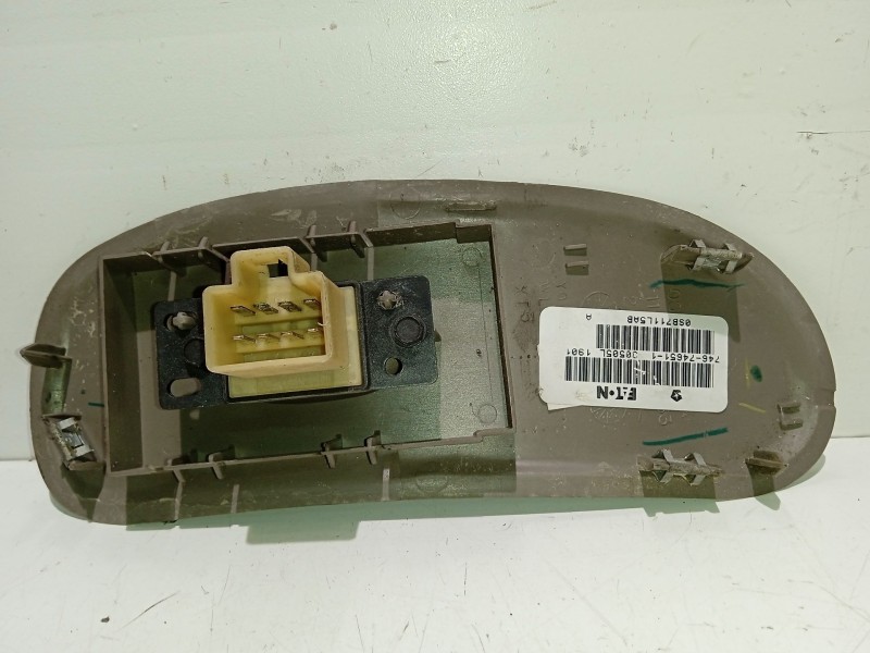 Recambio de mando elevalunas delantero derecho para chrysler voyager (rg) 2.4 cat referencia OEM IAM 746746511  