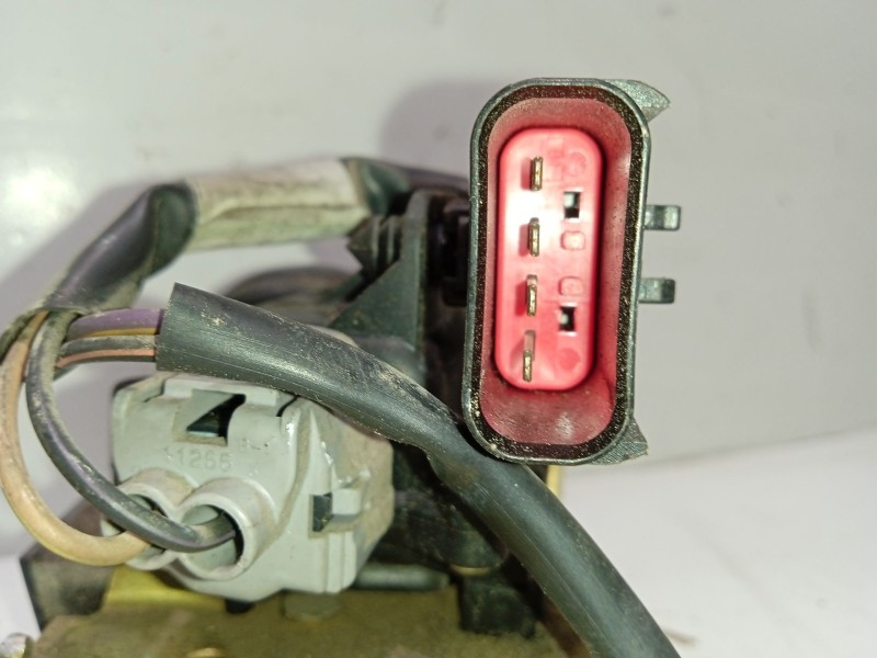 Recambio de cerradura puerta trasera izquierda para chrysler voyager (rg) 2.4 cat referencia OEM IAM 05019049AA  