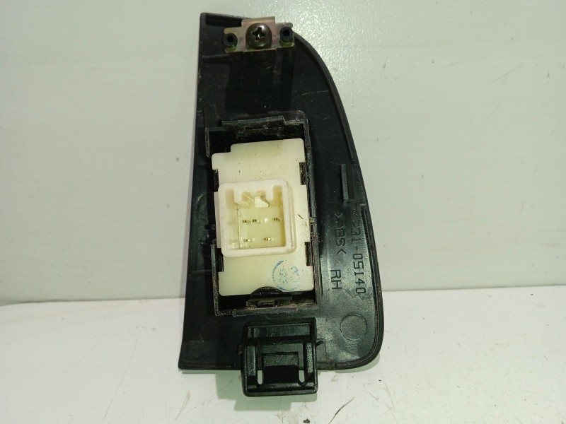 Recambio de mando elevalunas trasero izquierdo para toyota avensis berlina (t25) 2.0 d-cat referencia OEM IAM 7427205020  
